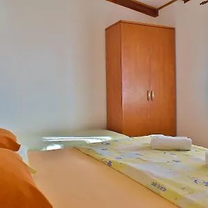 Apartman Feniks, Lopar